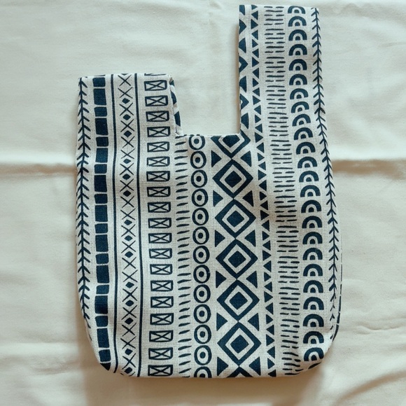 NWOT Small tote wrist bag - Picture 2 of 8